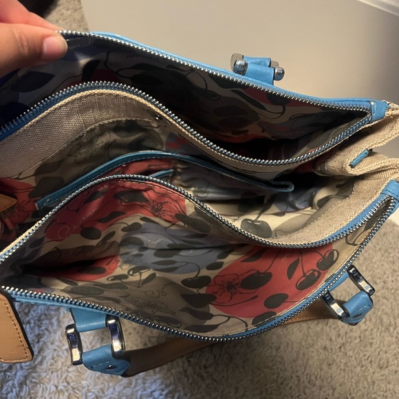 Guess Purse - Picture 2 of 3